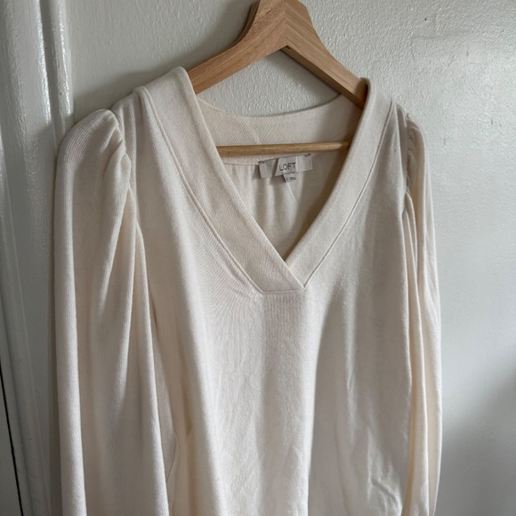 LOFT V-Neck Knit Top with Ruched Sleeves - Cream / Bone size S - Picture 2 of 7